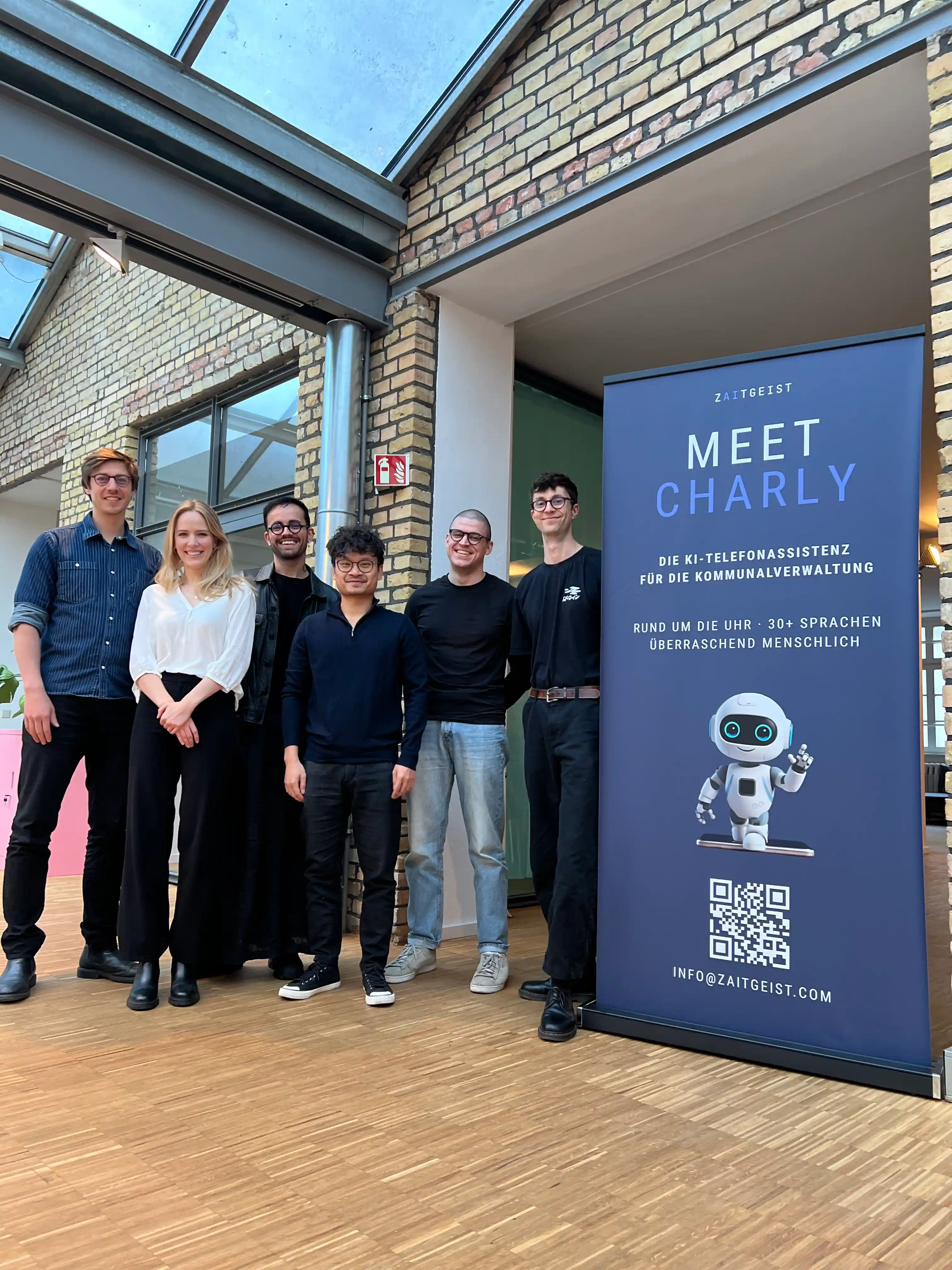 Team von Zaitgeist bei der Zusammenarbeit